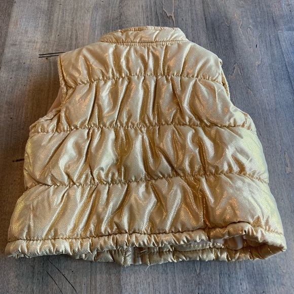 Infant Gold Puffer Vest 👶🏻 - Picture 3 of 6